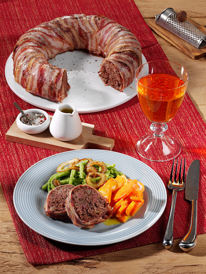 Hearty minced wreath wrapped in bacon with spinach spaetzle and carrots