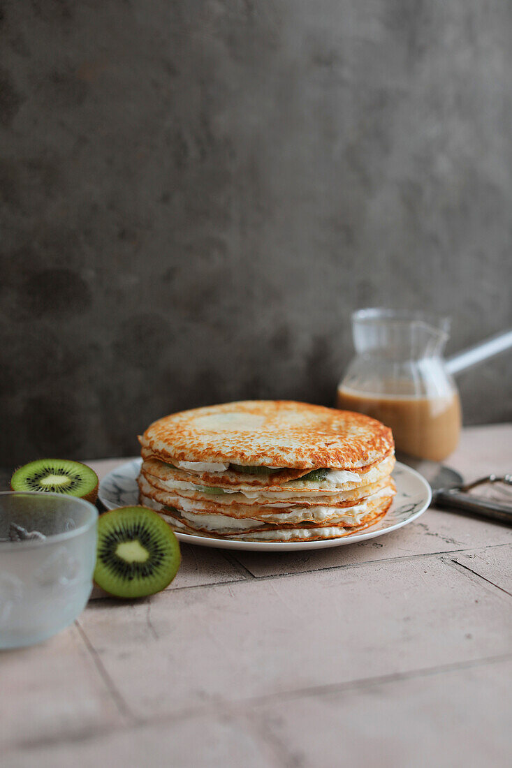 Pancake tart with kiwi and quark cream