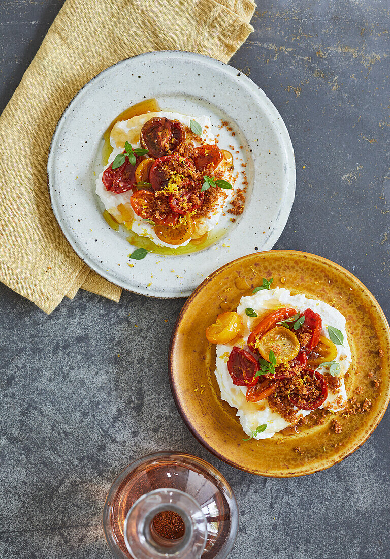 Homemade ricotta with baked tomatoes, chestnut honey and breadcrumbs