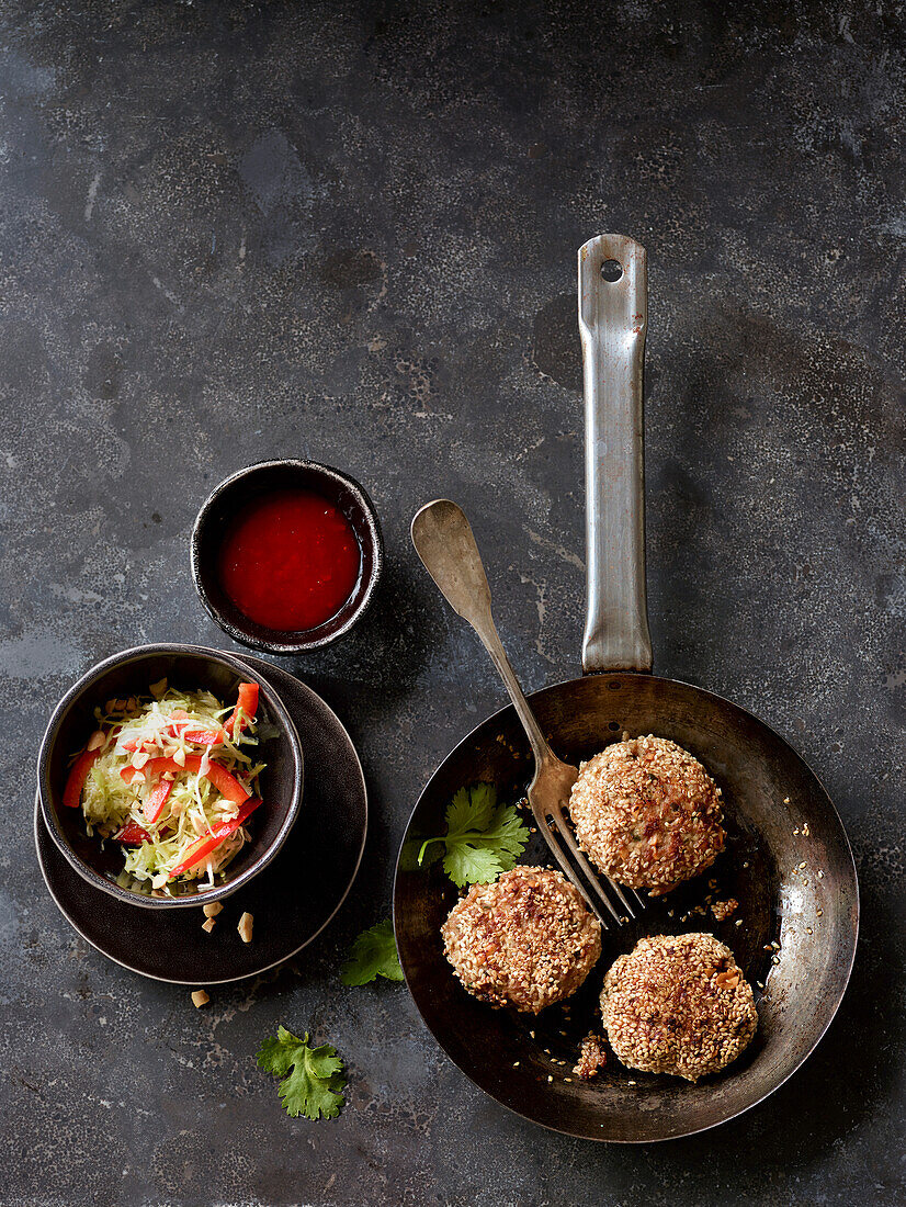 Asian meatballs with pointed cabbage salad