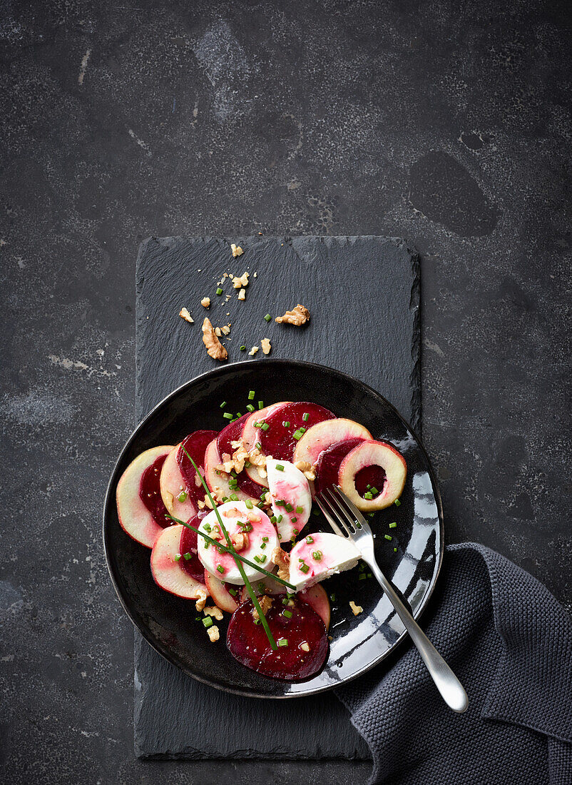 Beetroot carpaccio with apples and goat's cheese