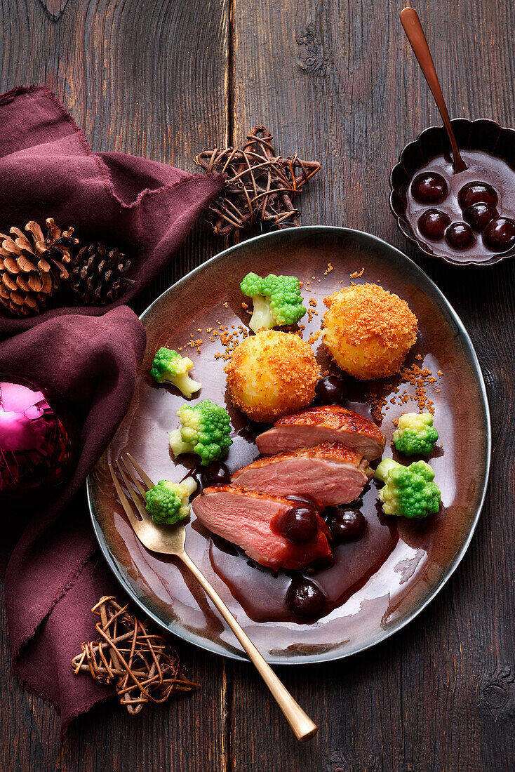 Entenbrust mit Amarena-Sauce und Kartoffelknödeln