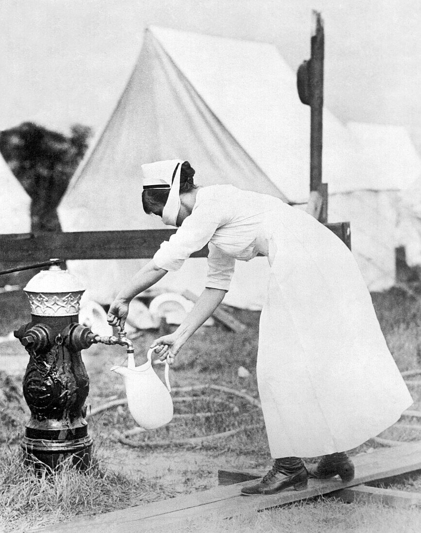Influenza nurse, 1918