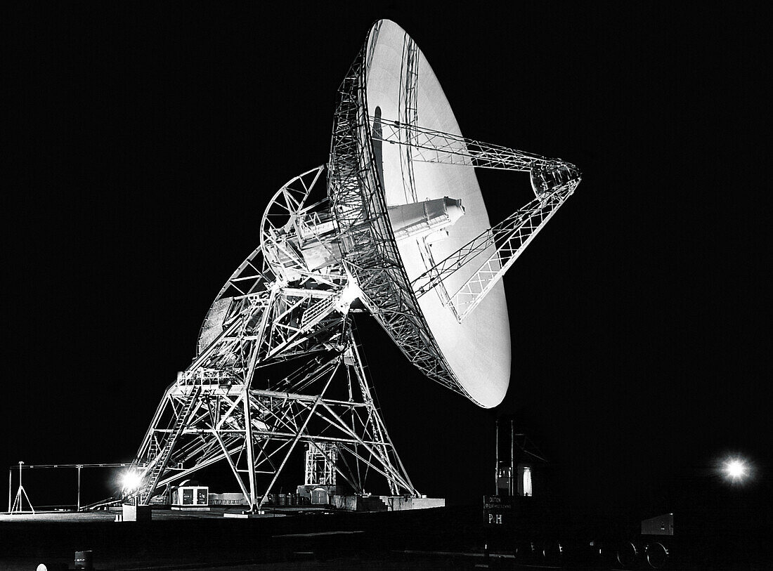 Deep space tracking station