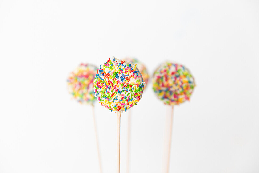 Lollies mit bunten Zuckerstreuseln