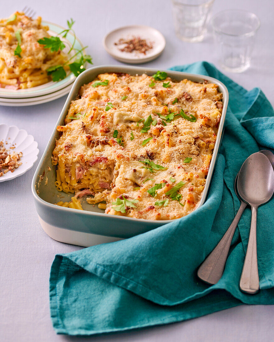 Makkaroniauflauf mit Schinken und Roquefort