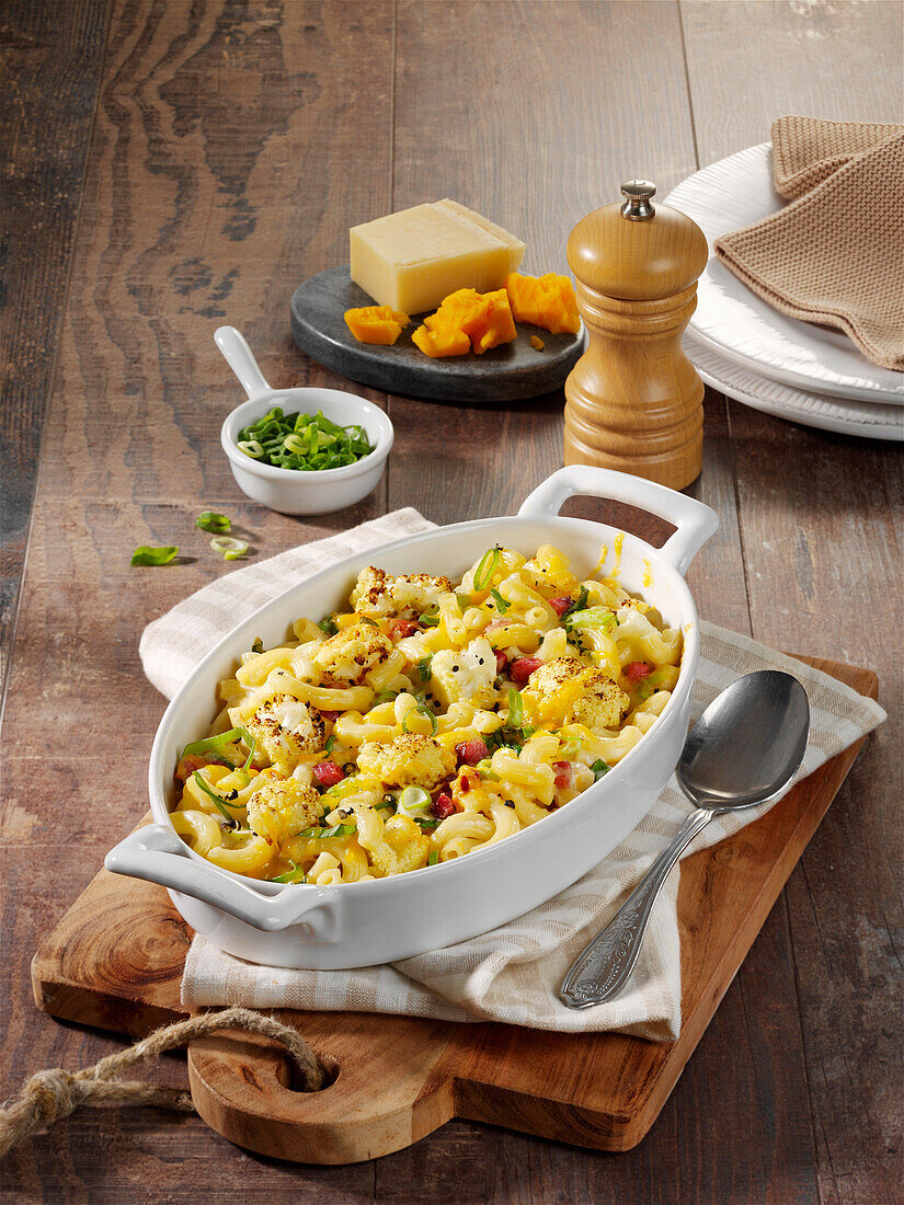 Baked cheese macaroni with cauliflower and pancetta