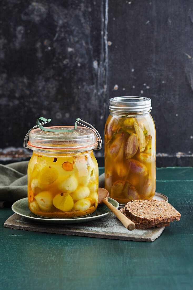 Fermentierte Curry-Schalotten und Knoblauch