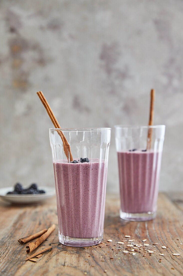 Vegan blackberry and spelt smoothie (lactose-free)