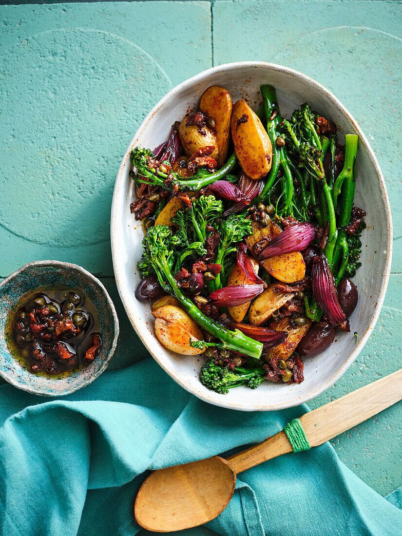 Kartoffel-Brokkoli-Salat mit Kapern-Vinaigrette