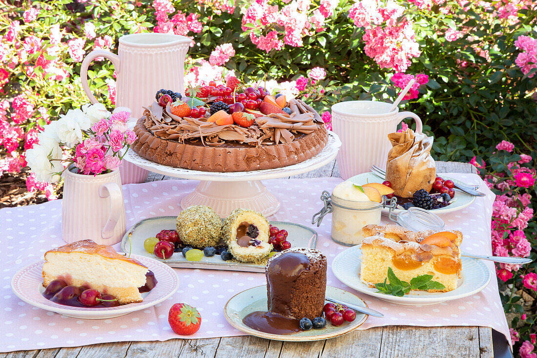 Sommerliches Kuchenbuffet