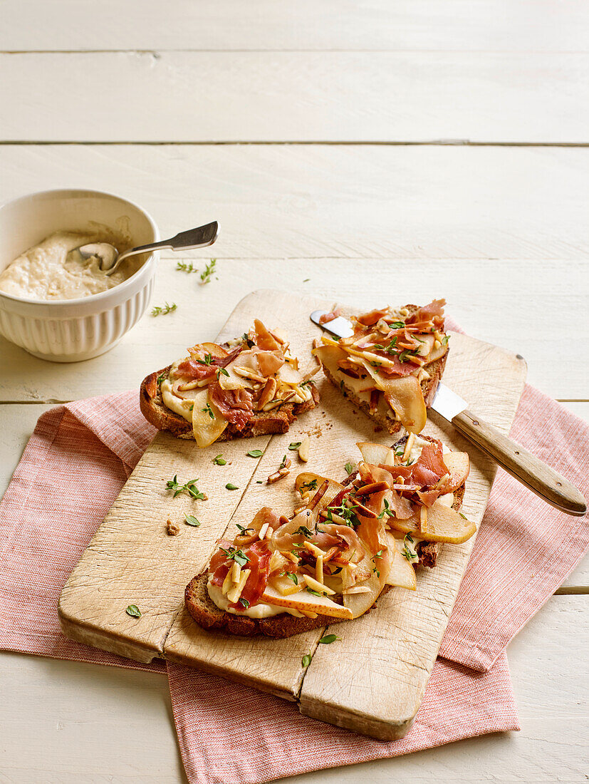 Toasted bread with white bean paste and pears