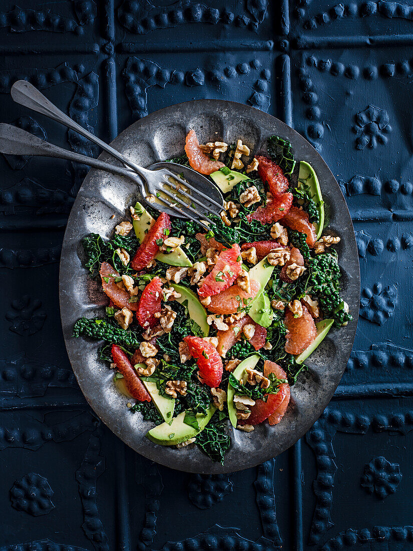 Cavolo Nero salad with grapefruit, avocado and walnuts