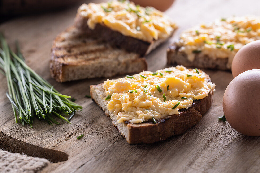 Scrambled eggs on toast