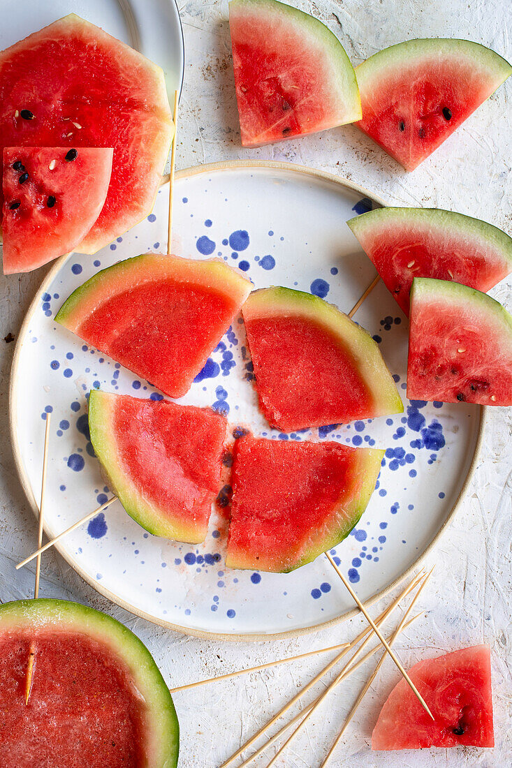 Wassermelonen-Eis am Stiel