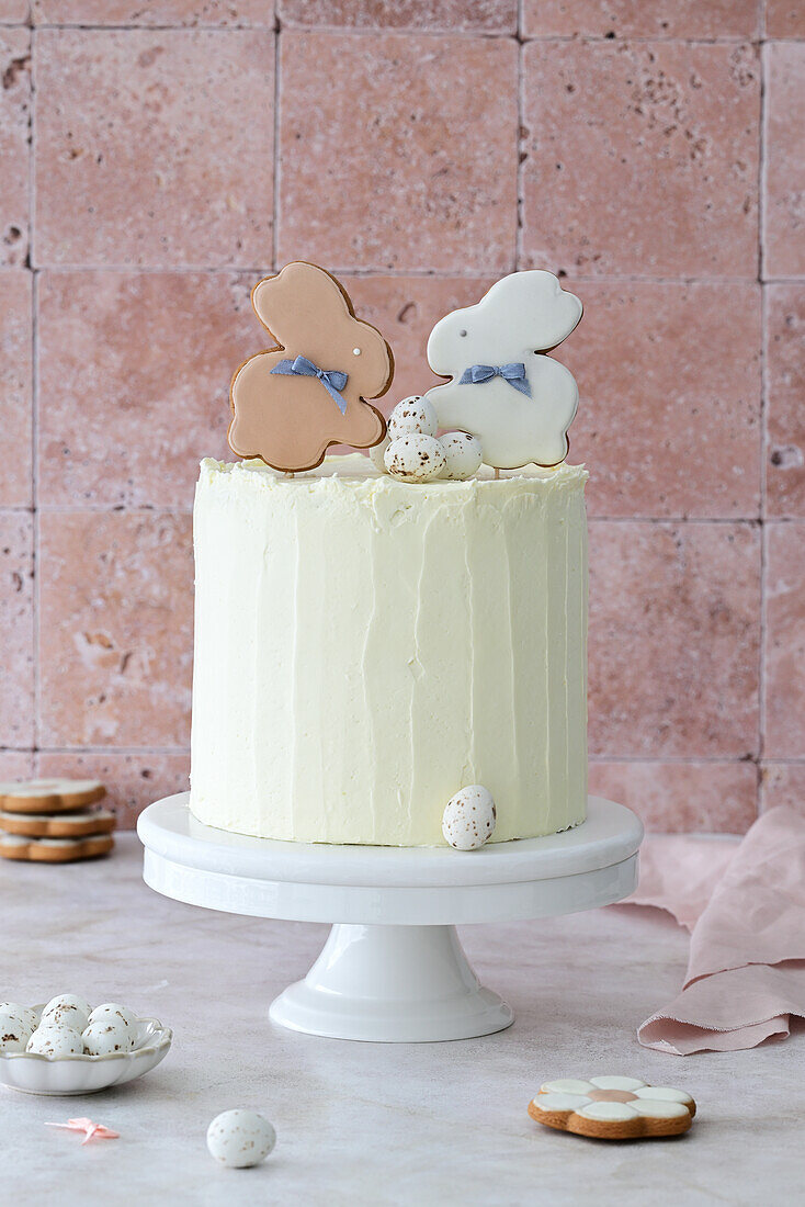 Easter cake with gingerbread bunnies