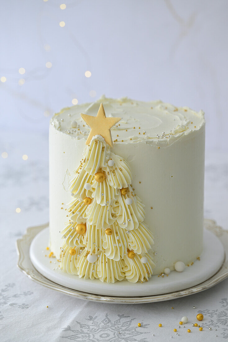 Weihnachtliche Buttercremetorte