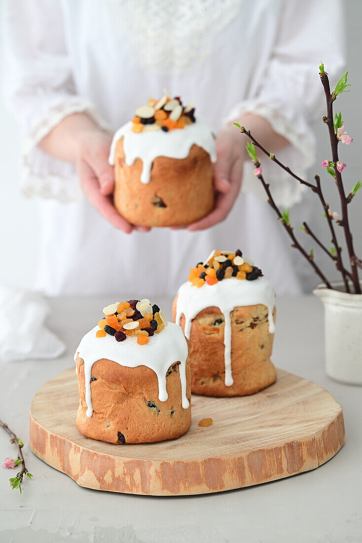 Kulich with candied fruit and almonds