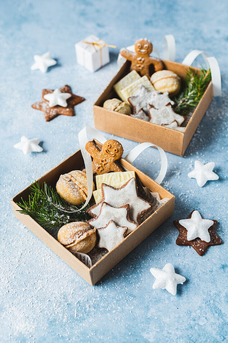 Gingerbread stars with icing, baked walnuts and gingerbread men