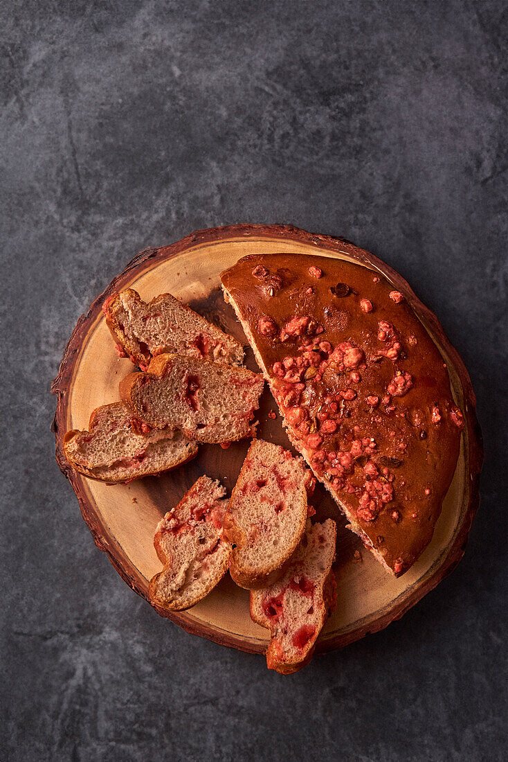 Brioche with praline roses