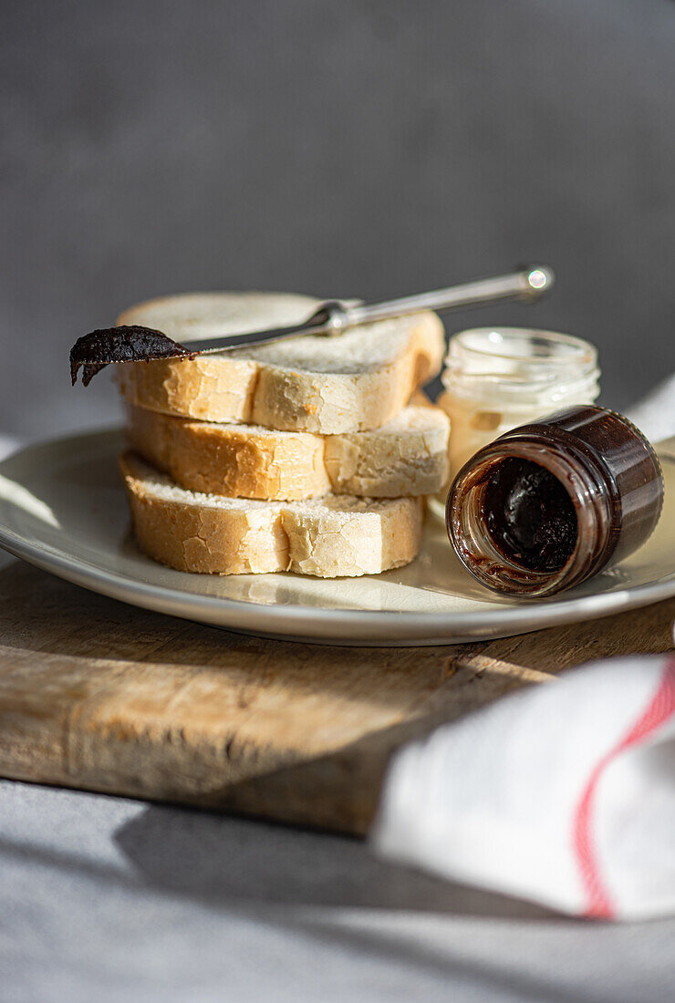 White bread slices with lemon and chocolate honey