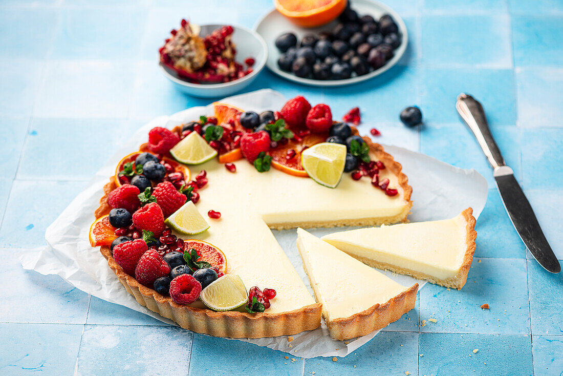 Pannacotta tart with summer berries