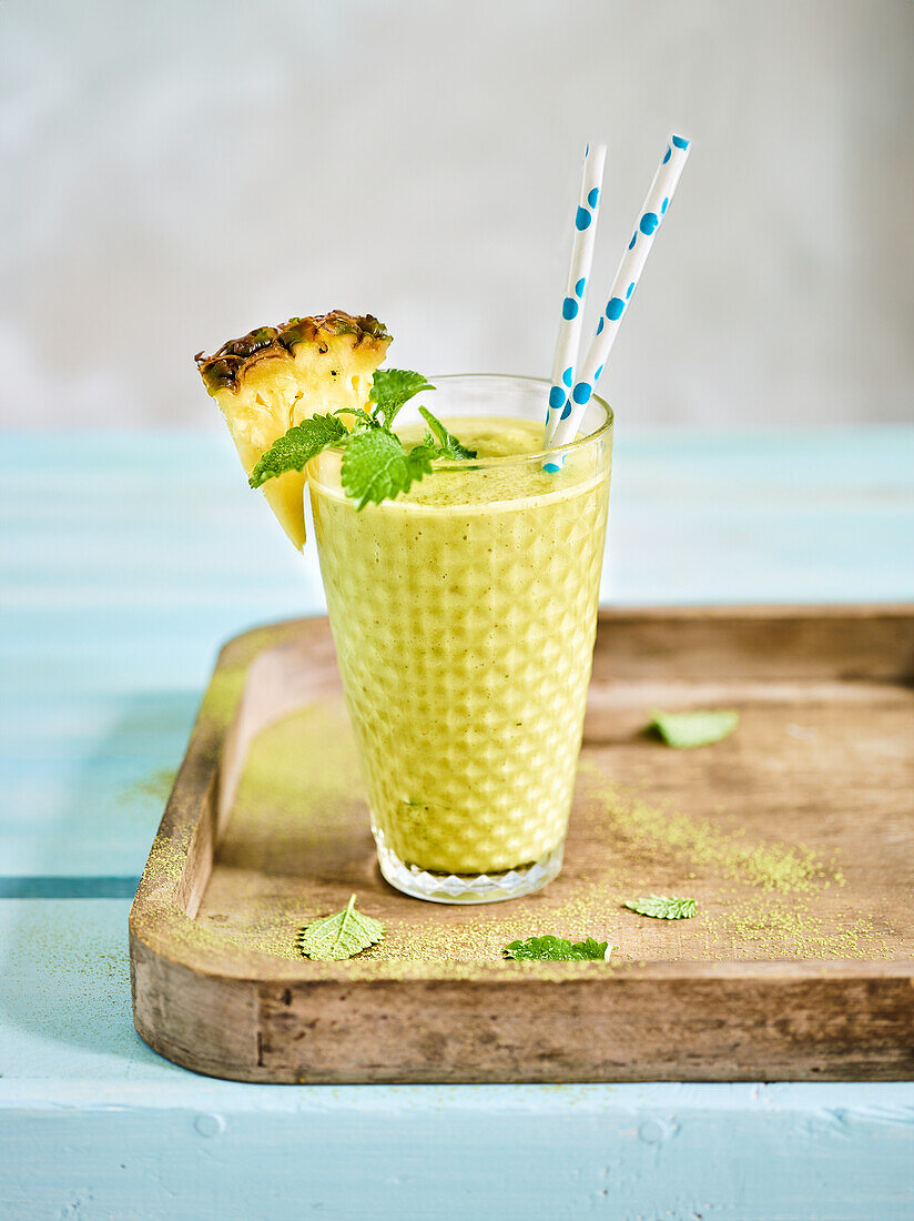 Pineapple-mango smoothie