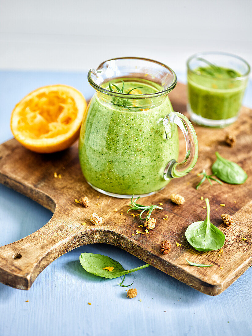Spinach and orange juice smoothie
