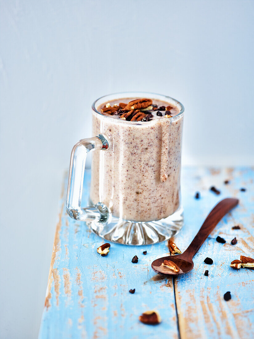 Smoothie with pears and pecans