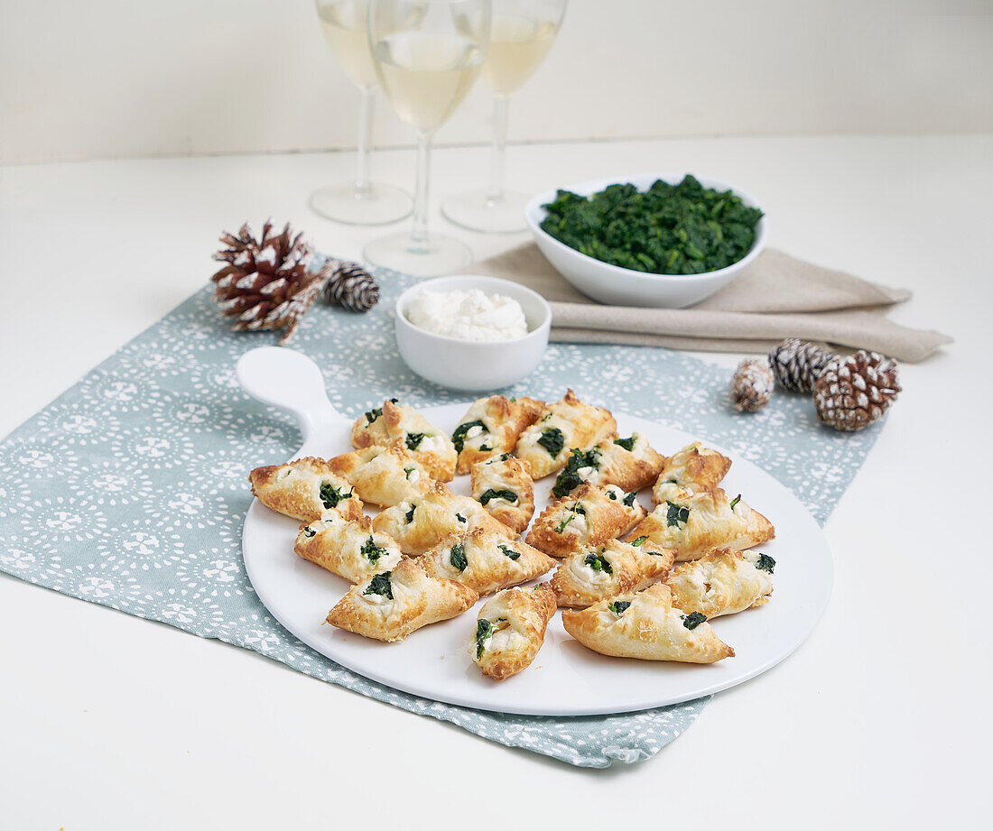 Rustici (puff pastry) with ricotta and spinach