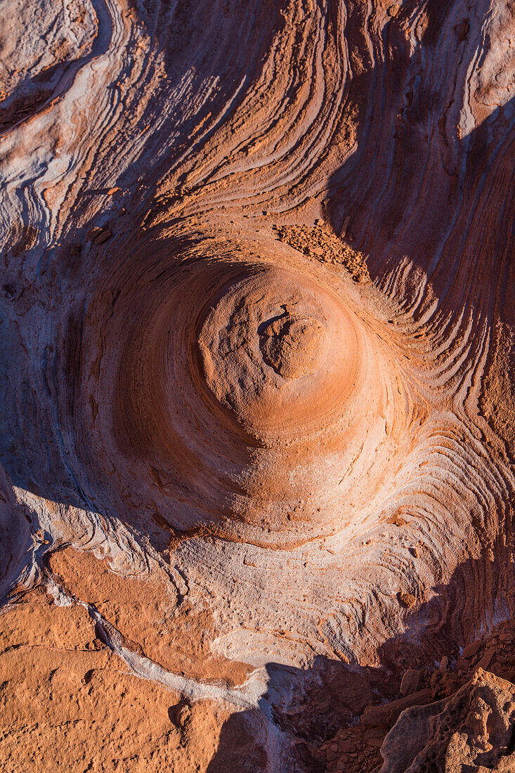 Farbenfrohe erodierte Azteken-Sandsteinformationen in Little Finland, Gold Butte National Monument, Nevada
