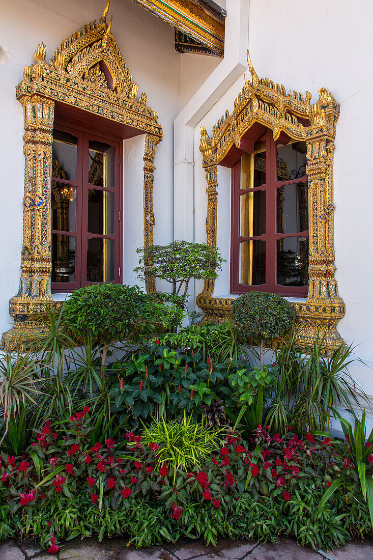 Detail des Phra Thinang Amarin Winitchai im Mittleren Hof des Großen Palastes in Bangkok, Thailand