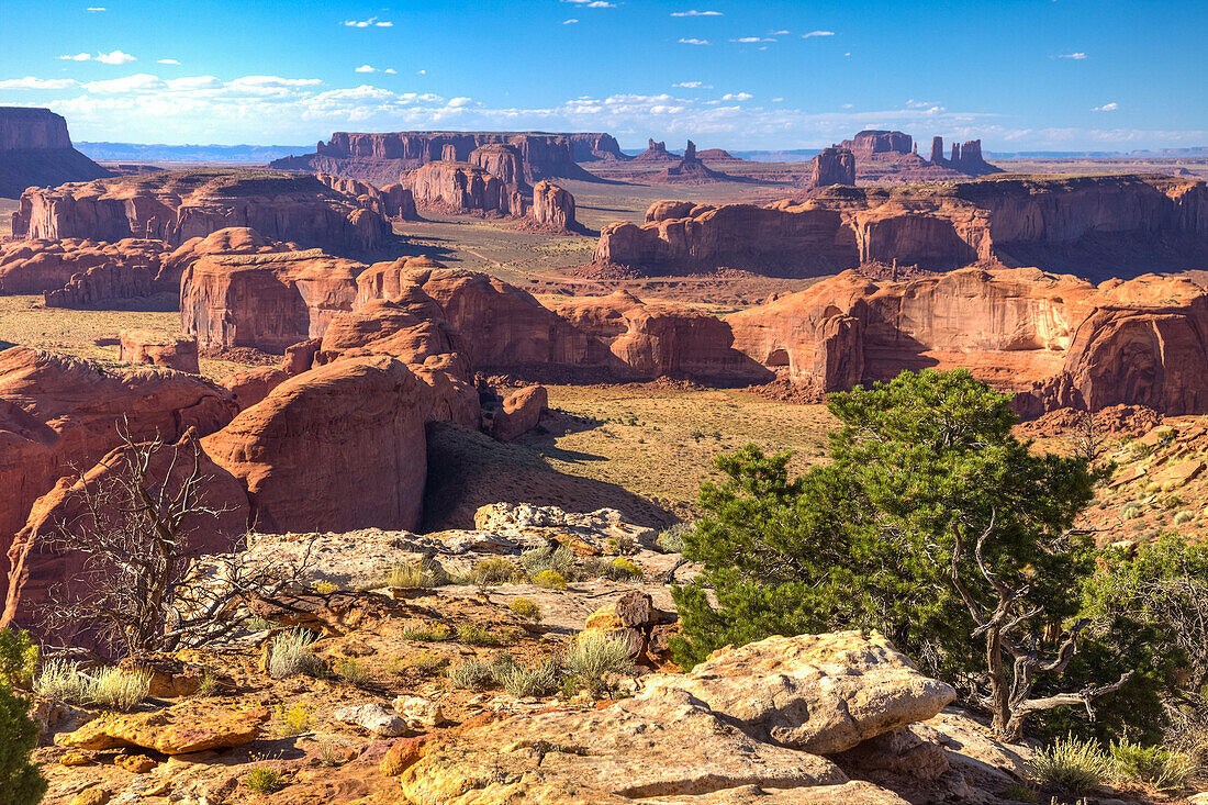 Nachmittagsansicht des Monument Valley vom Hunt's im Monument Valley Navajo Tribal Park in Arizona