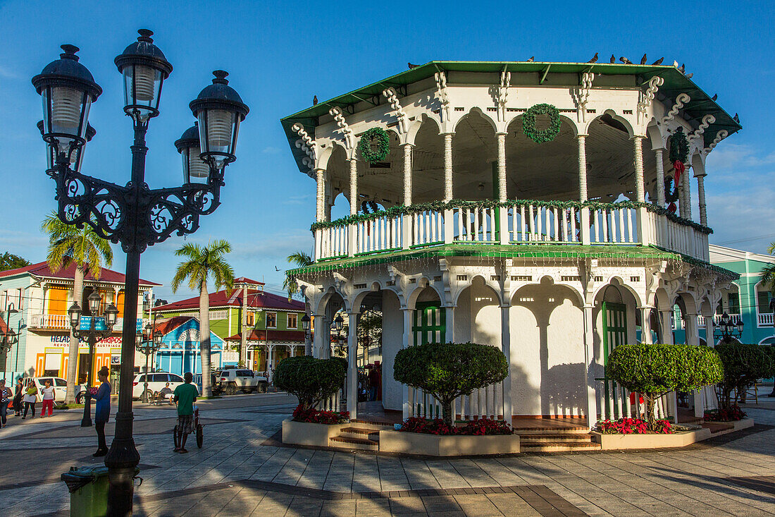 Ein viktorianischer Pavillon oder Musikpavillon auf dem Unabhängigkeitsplatz in Puerto Plata, Dominikanische Republik