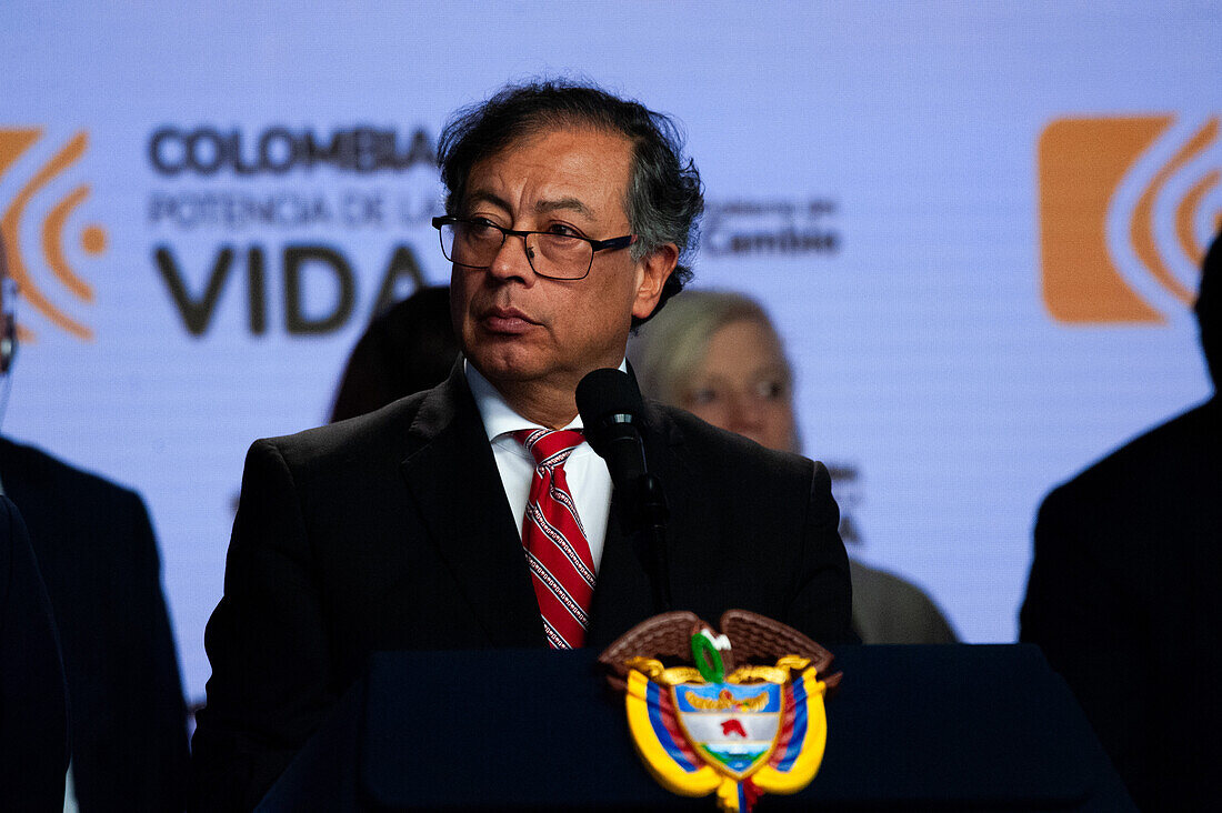 Der kolumbianische Präsident Gustavo Petro spricht während einer Pressekonferenz nach einem Treffen mit dem Sicherheitsrat der Vereinten Nationen über die Fortschritte im kolumbianischen Friedensprozess 2016 und den neuen laufenden Prozess in Bogota, Kolumbien, 8. Februar 2024