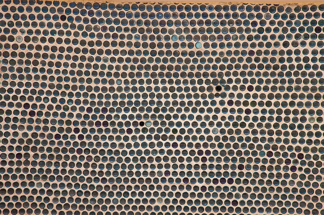 Das Bottle House in der Geisterstadt Rhyolite, Nevada, wurde 1906 von einem Bergarbeiter aus 50.000 weggeworfenen Bier- und Schnapsflaschen erbaut. Ein frühes Beispiel für das Glasrecycling