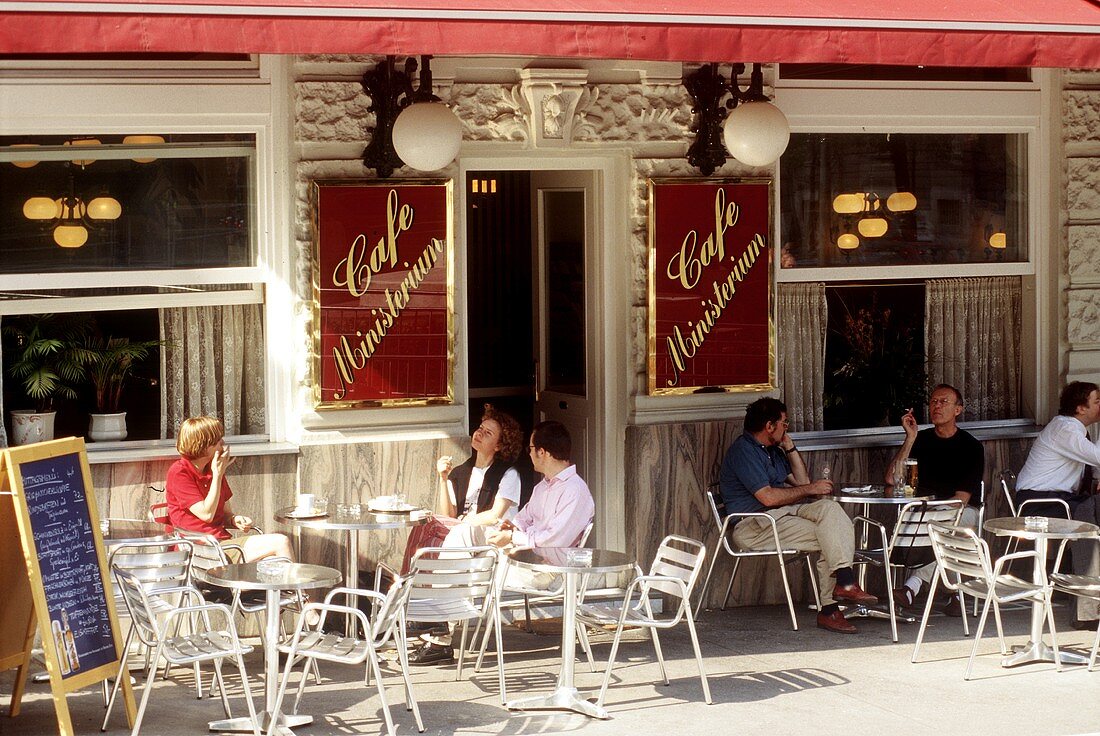 Guests at tables in front of Café Ministerium in Vienna