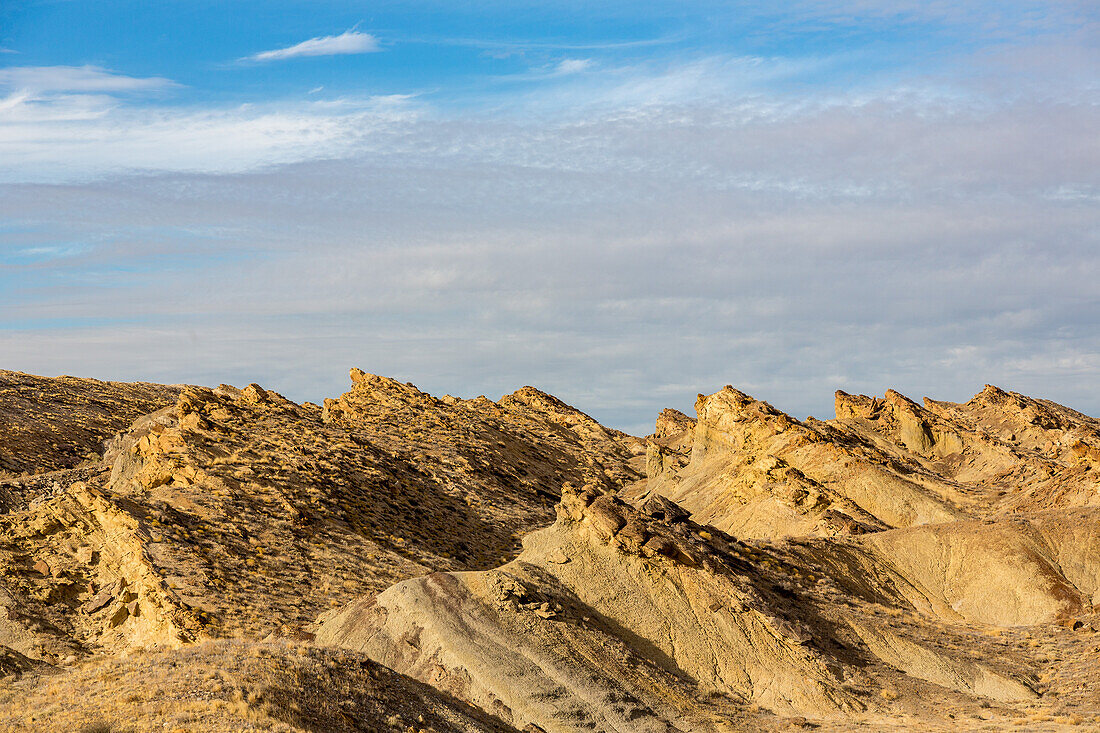 Eine erodierte Antiklinale in der frühkambrischen Menefee-Formation bei Hogback, New Mexico, im Navajo-Indianerreservat