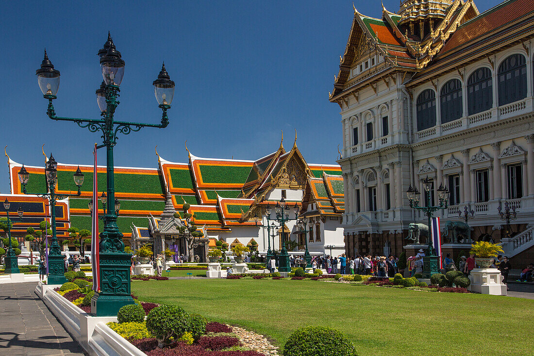 Phra Thinang Chakri Maha Prasat & Phra Thinang Amarin Winitchai im Mittelhof des Großen Palastes in Bangkok, Thailand