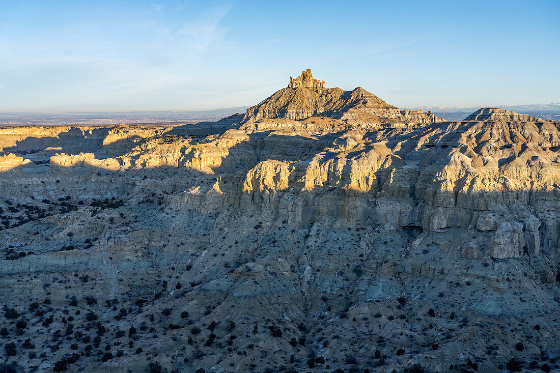 Angel Peak Scenic Area in der Nähe von Bloomfield, New Mexico. Frühmorgendliches Licht auf dem Angel Peak