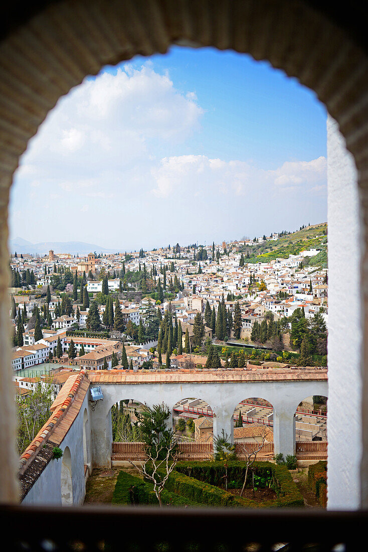 Die Gärten des Generalife in der Alhambra, einer Palast- und Festungsanlage in Granada, Andalusien, Spanien