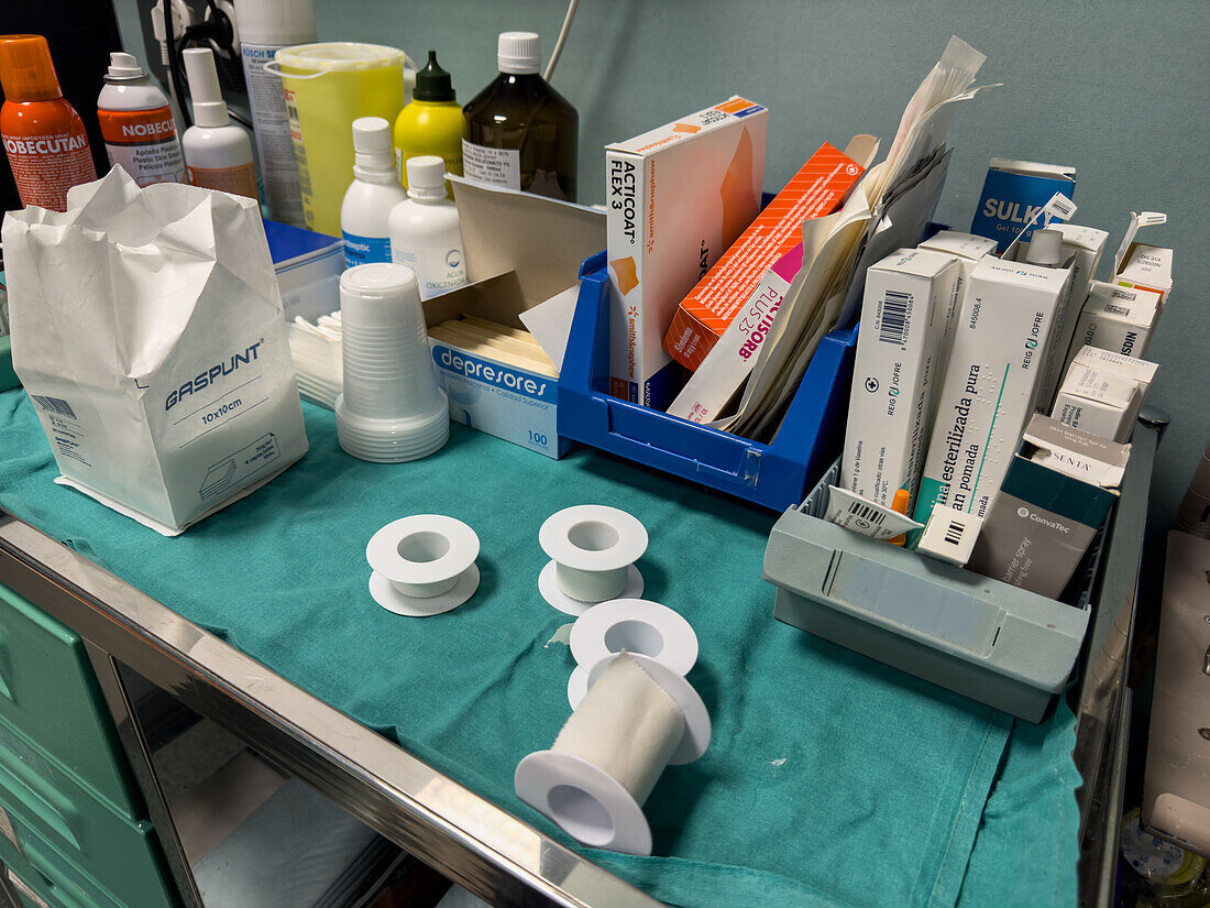 Medizinische Ausrüstung in der Notaufnahme eines Krankenhauses