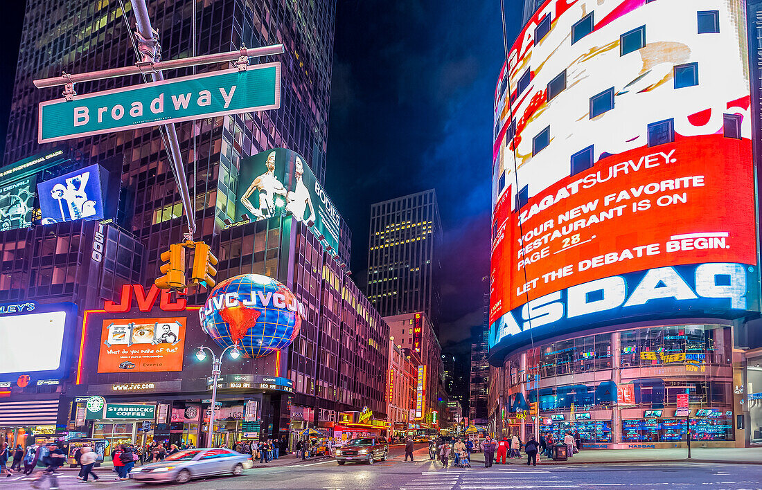 Times Square bei Nacht, NYC, USA