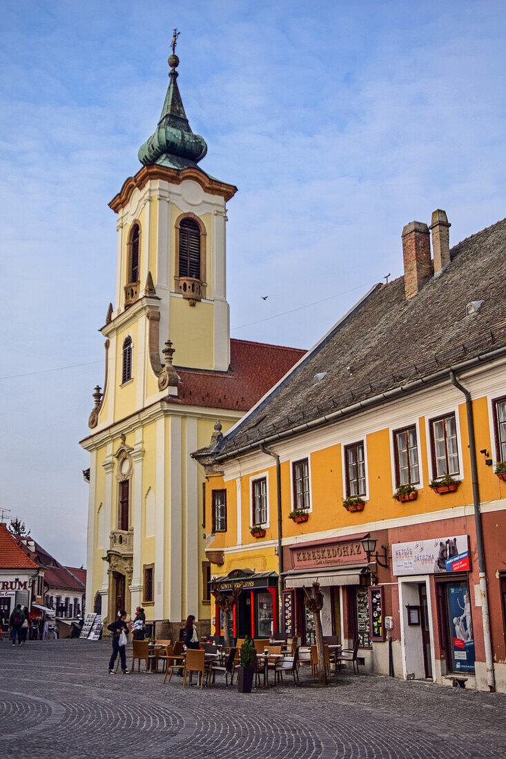 Straßen von Szentendre, einer Stadt am Flussufer im Komitat Pest, Ungarn,