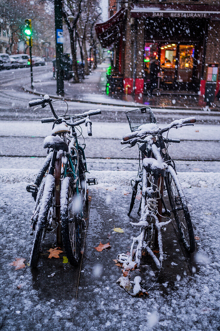 Zaragoza, vom Sturm Juan mit Schnee bedeckt