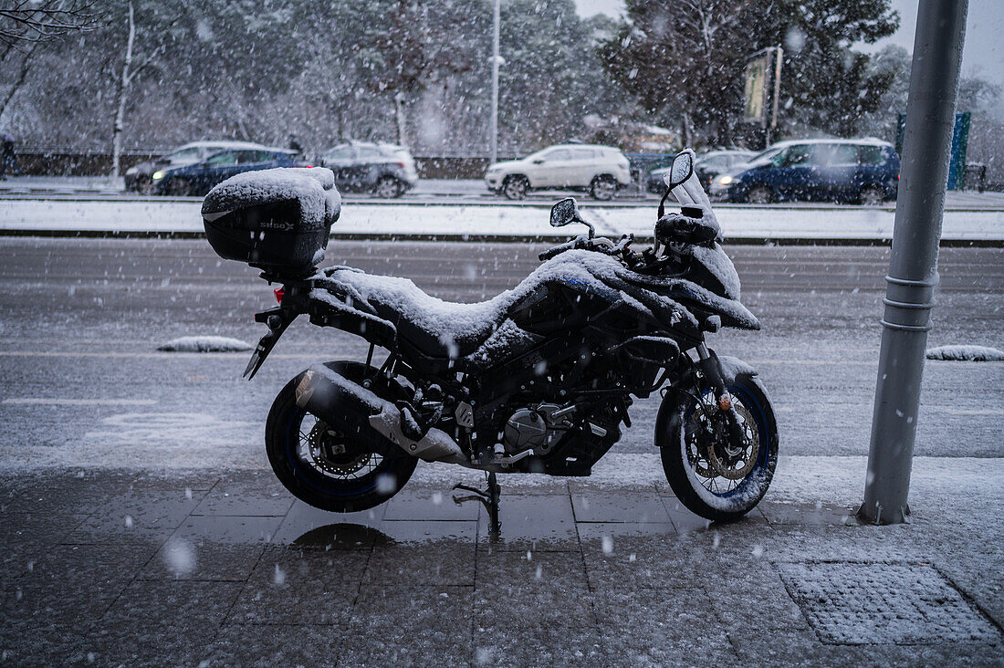 Zaragoza, vom Sturm Juan mit Schnee bedeckt