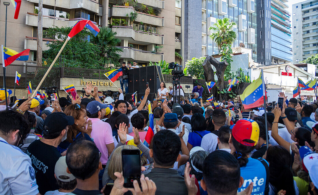 Kundgebung der Kandidatin Maria Corina Machado, venezolanische Oppositionsführerin, auf der Plaza Francia de Altamira in Caracas, am 23. Januar 2024