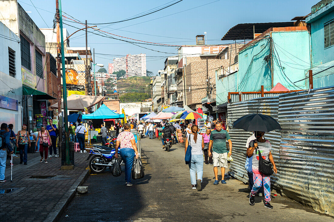 Straße Colombia, in Catia, Stadtbezirk Libertador, westlich von Caracas, Venezuela