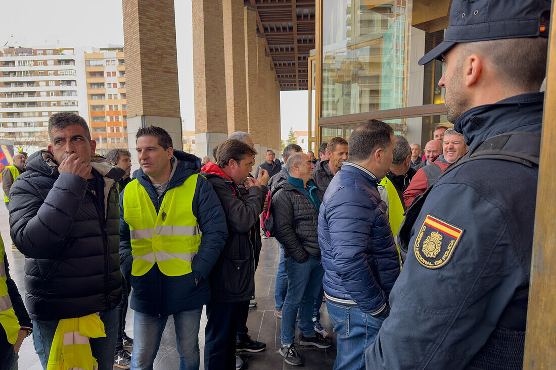 Agricultural organizations and groups of farmers join forces to show their demand at the National Meeting of Cereal Operators held within the framework of the FIMA. A small group of farmers protested this Thursday in front of the Zaragoza Auditorium, Spain