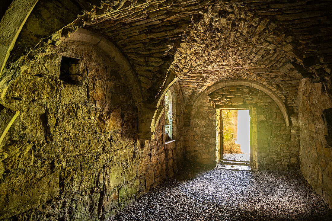 Unterkellerung der Easby Abbey, England